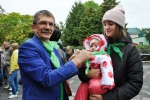 увеличить