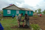 увеличить Перед самыми праздниками появились еще две аллеи памяти в Поспелихинском районе.