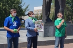 увеличить Вместе с газетой