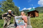увеличить Замдиректора Тигирекского заповедника Елена Васильевна Репетунова (слева):
- Все 20 лет мы вместе с «Природой Алтая» и её бессменным редактором Сергеем Ивановичем Малыхиным. На фестивалях, акциях, субботниках, семинарах, конференциях... И даже на отдалённых кордонах заповедных территорий. Поздравляем с круглой датой. Всегда с вами.
PS. С Натальей Алексеевной и природой Алтая на Беле. Автор фото Светлана Щигрева.