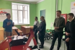 увеличить Посещение выставки сельскохозяйственных машин