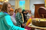 увеличить