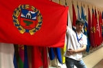 увеличить Флаг Алтайского края в Совете Федерации. На фото Владимир Сивов