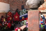 увеличить Бюст Героя Советского Союза М.А. Егорова в Смоленске