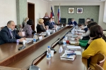 увеличить Участники заседания