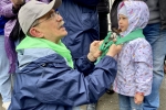 увеличить